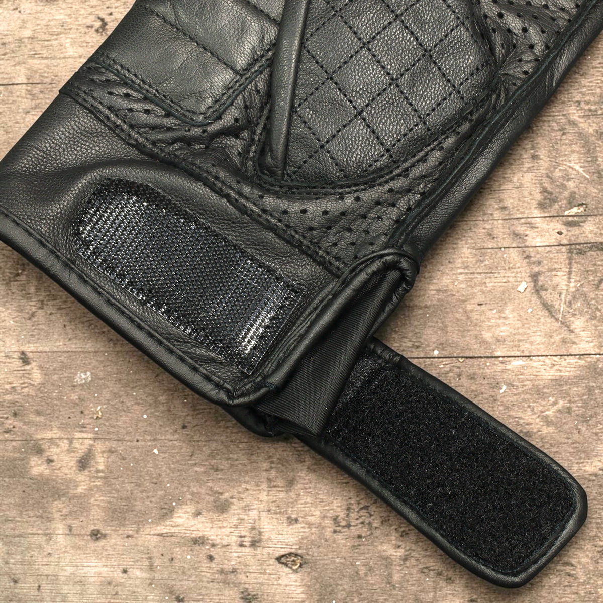 MERLIN マーリン パンチングレザーグローブ "CLANSTONE D3O LETHER GLOVE" 【ブラック】