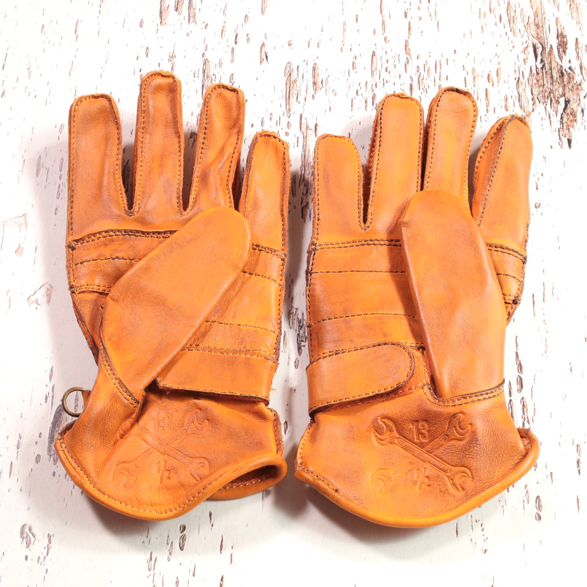 13 1/2（サーティー アンド ア ハーフ）レザーグローブ "Lowlander gloves"  【コニャック】