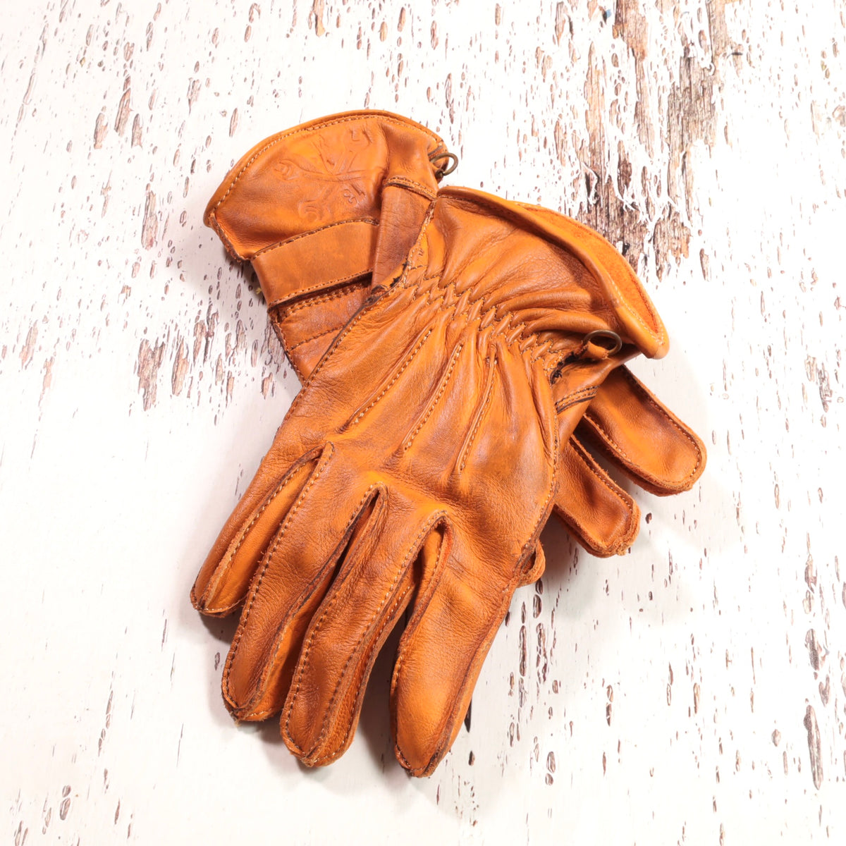 13 1/2（サーティー アンド ア ハーフ）レザーグローブ "Lowlander gloves"  【コニャック】