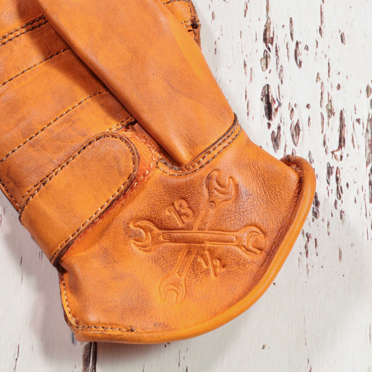 13 1/2（サーティー アンド ア ハーフ）レザーグローブ "Lowlander gloves"  【コニャック】
