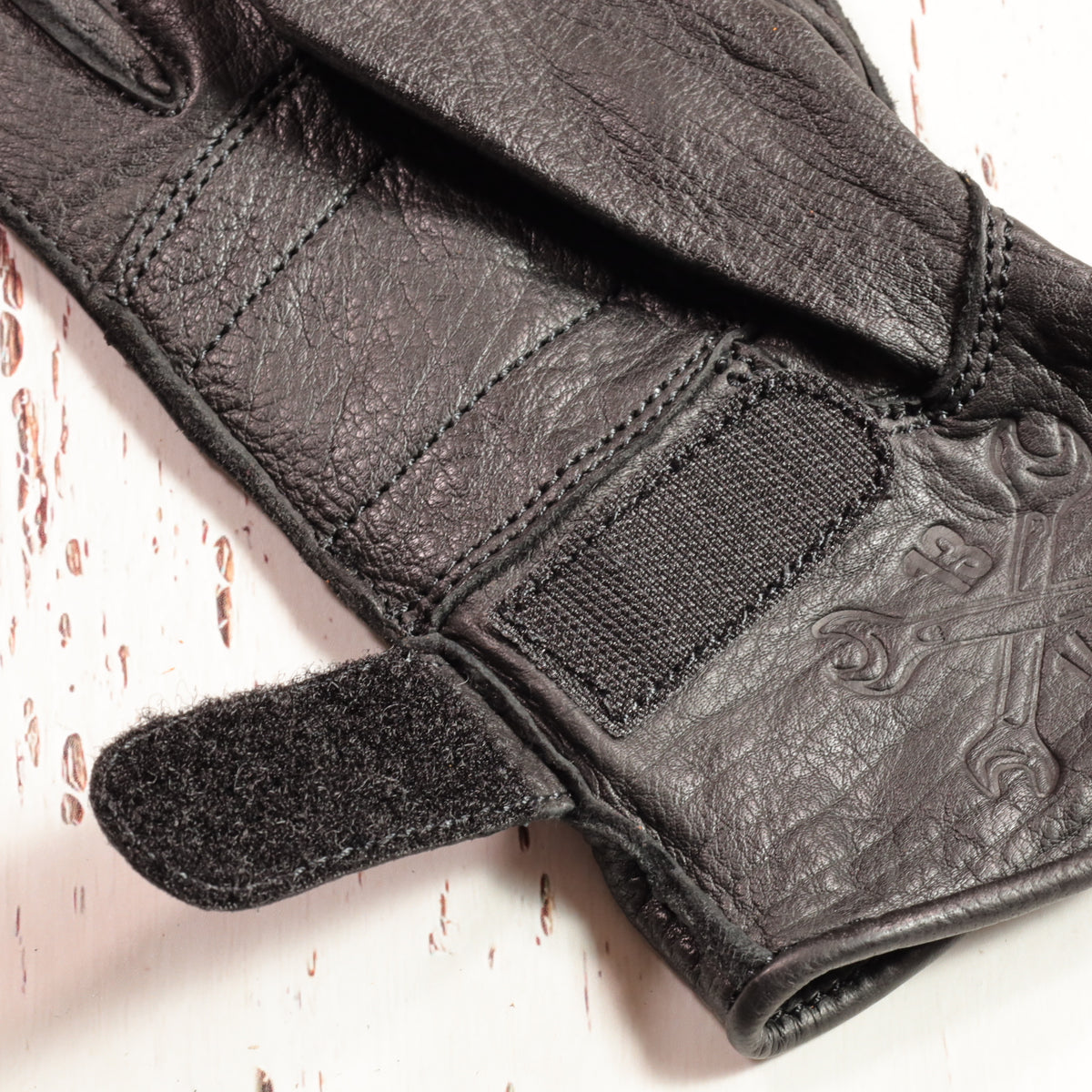 13 1/2（サーティー アンド ア ハーフ） レザーグローブ "Lowlander gloves"  【ブラック】