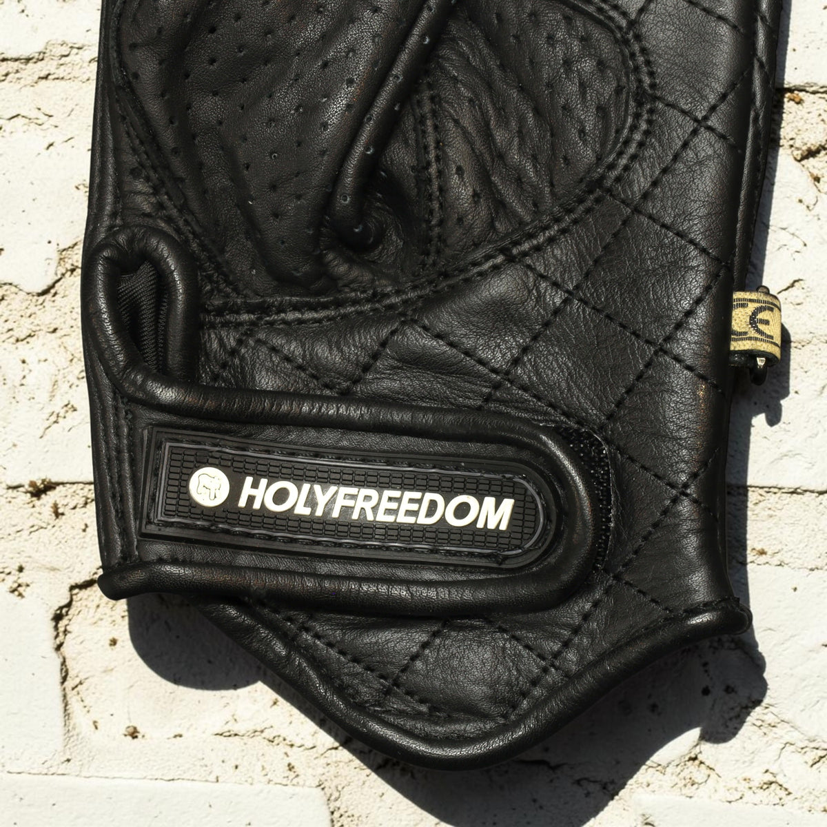 HOLYFREEDOM ホーリーフリーダム パンチングレザーグローブ "BULLIT GLOVES 2026" 【ホワイト/ブラック】