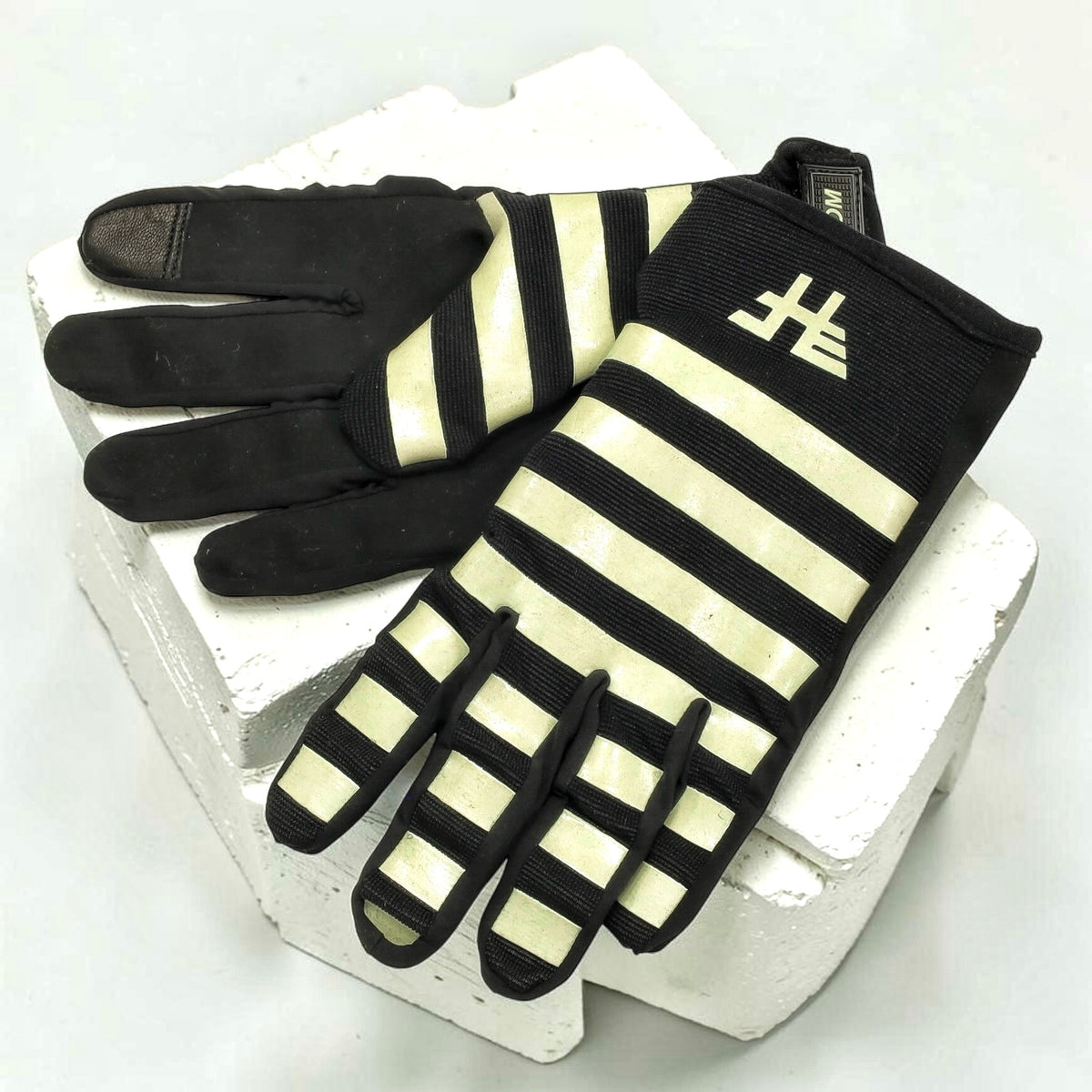 HolyFreedom ホーリーフリーダム テキスタイルグローブ ボーダー ブラック/オフホワイト 【ST.QUENTIN LIGHT GLOVES】