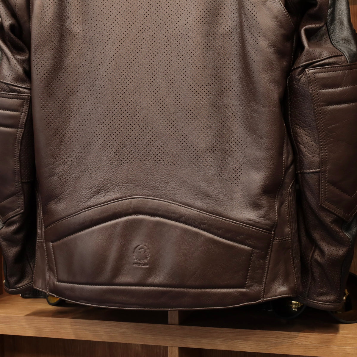 レザージャケット "Chase II D3O Perforated Jacket"【ブラウン/ブラック】
