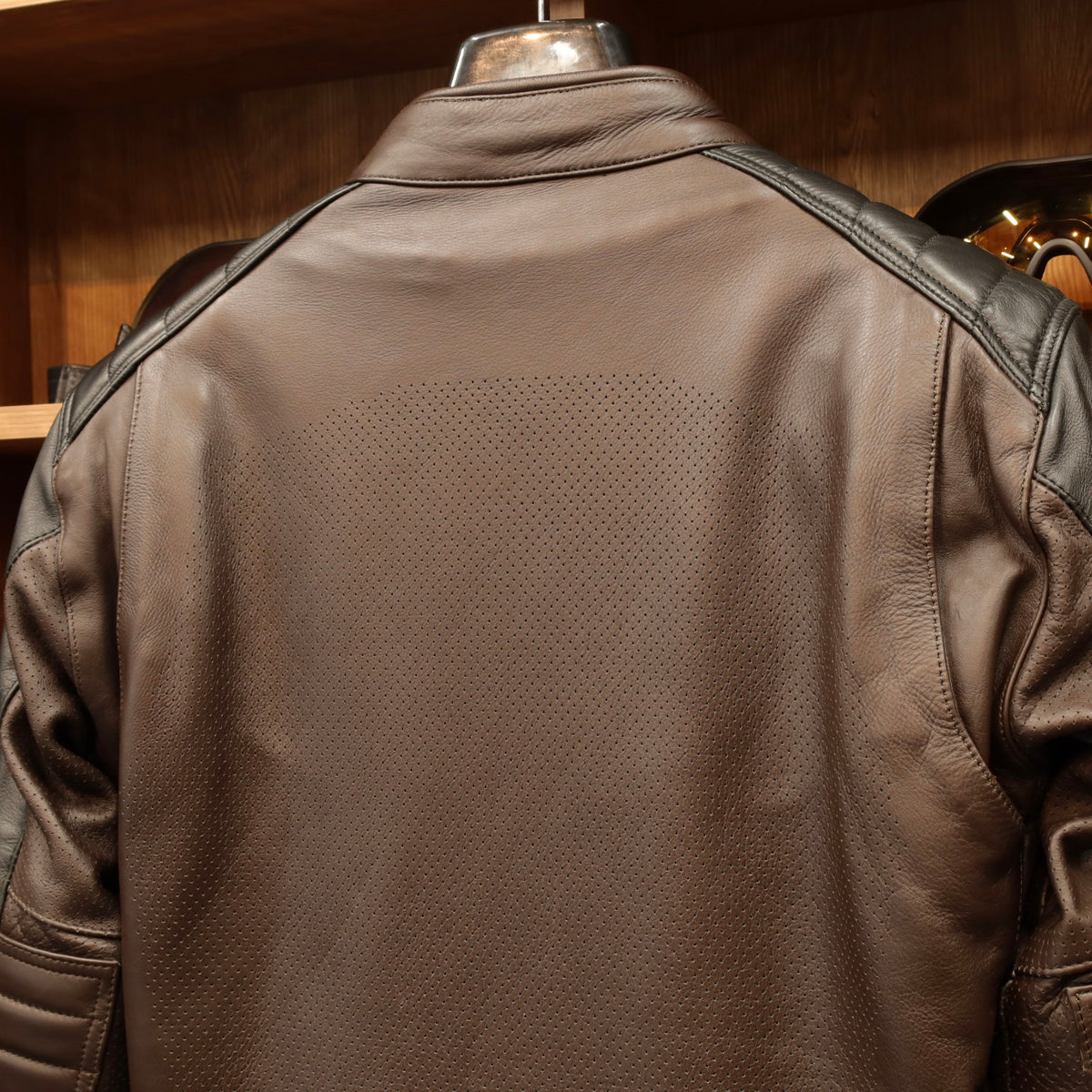 レザージャケット "Chase II D3O Perforated Jacket"【ブラウン/ブラック】