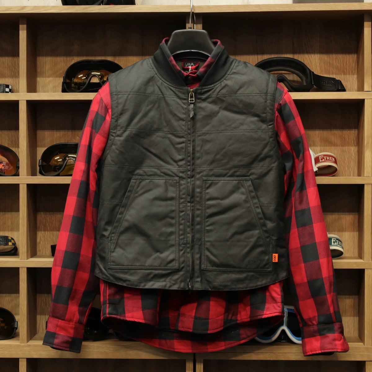 MERLIN マーリン ライディング用 ワックスコットンベスト "Bobber CE Riding Vest" 【ブラック】