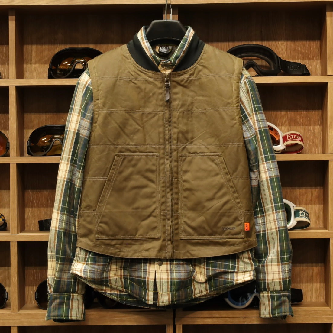 MERLIN マーリン ライディング用 ワックスコットンベスト "Bobber CE Riding Vest" 【デザート】