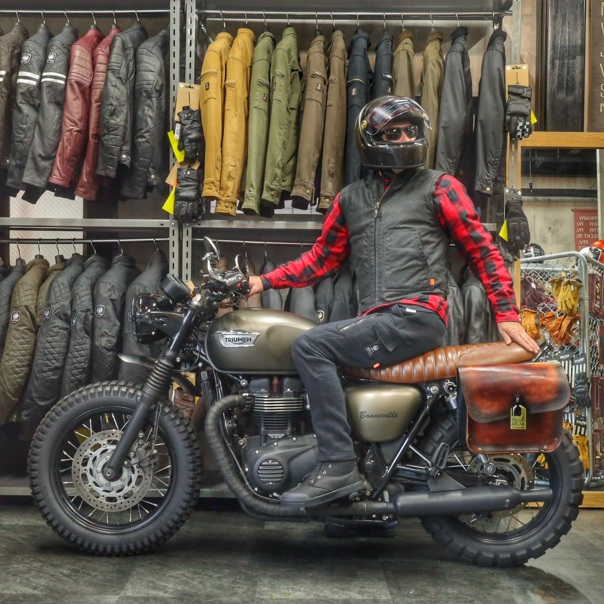 MERLIN マーリン ライディング用 ワックスコットンベスト "Bobber CE Riding Vest" 【ブラック】