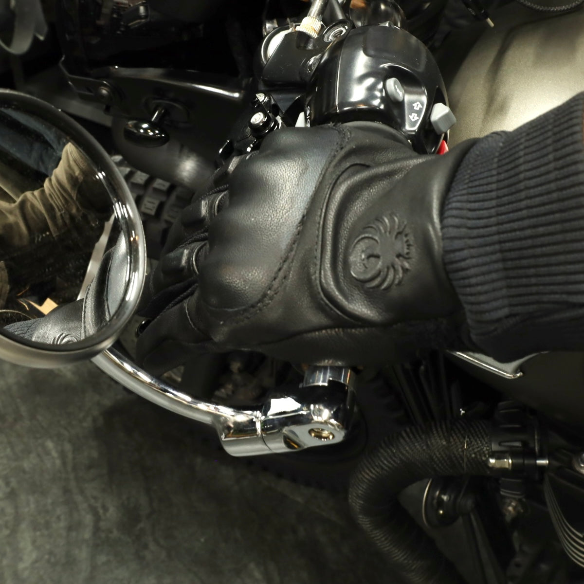 秋冬向け 防水レザーグローブ "Nelson D3O Hydro Glove" 【ブラック】