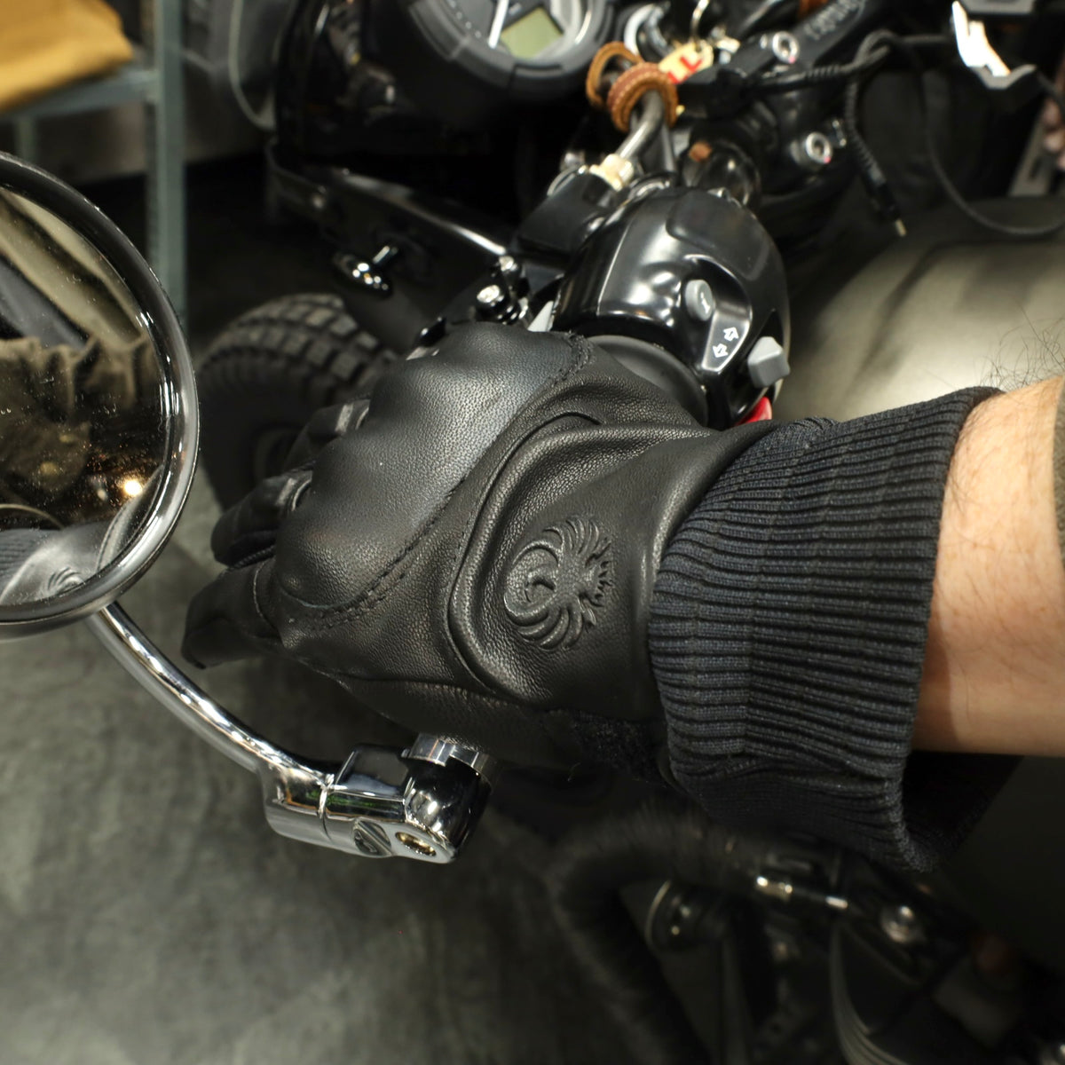 秋冬向け 防水レザーグローブ "Nelson D3O Hydro Glove" 【ブラック】