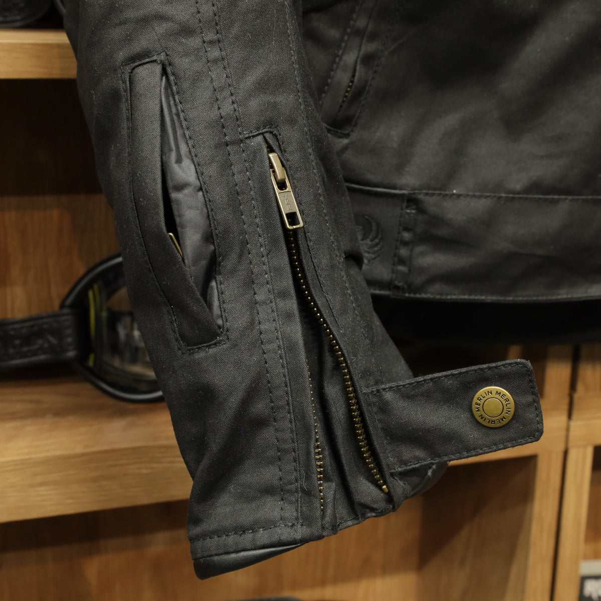 防寒最強 ワックスコットンジャケット "Barton II Waxed Cotton Jacket" 【ブラック】