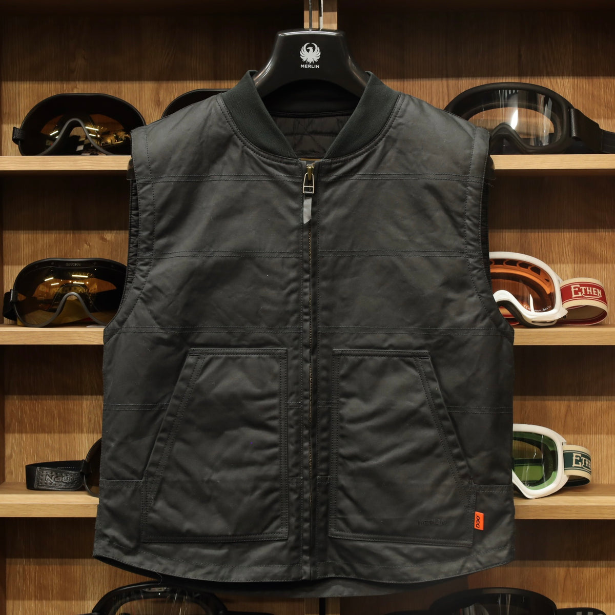MERLIN マーリン ライディング用 ワックスコットンベスト "Bobber CE Riding Vest" 【ブラック】