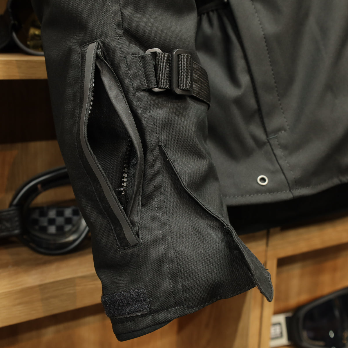 MERLIN マーリン 防水 オールシーズン ライディングジャケット "Taos Waterproof D3O Jacket" 【ブラック】