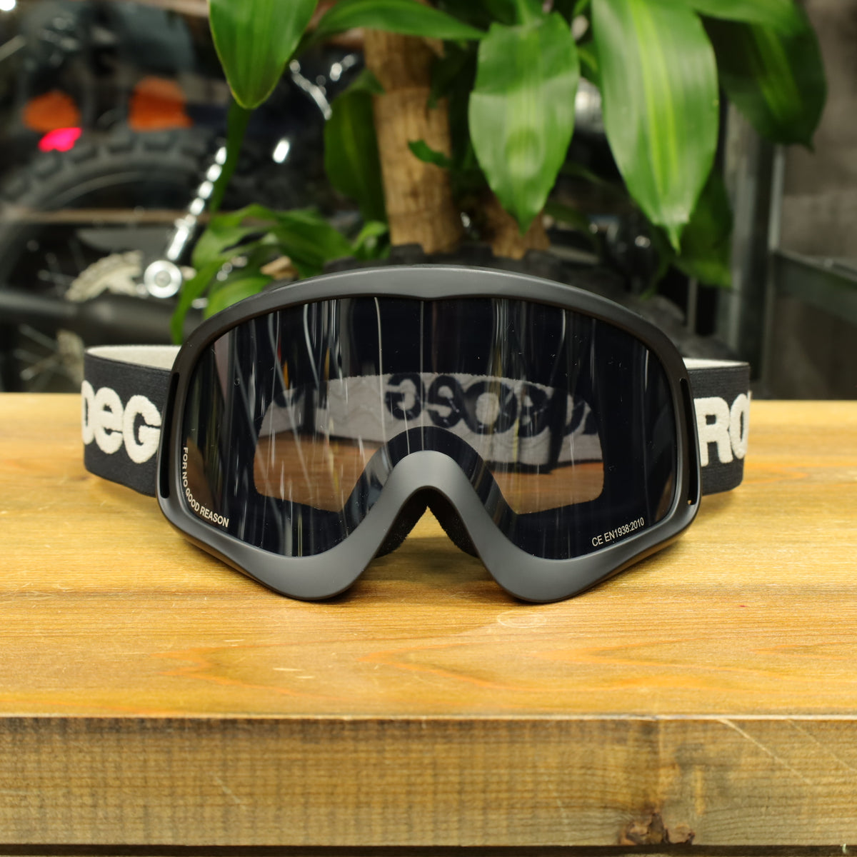 Roeg ローグ ゴーグル "Peruna Logo goggle black"