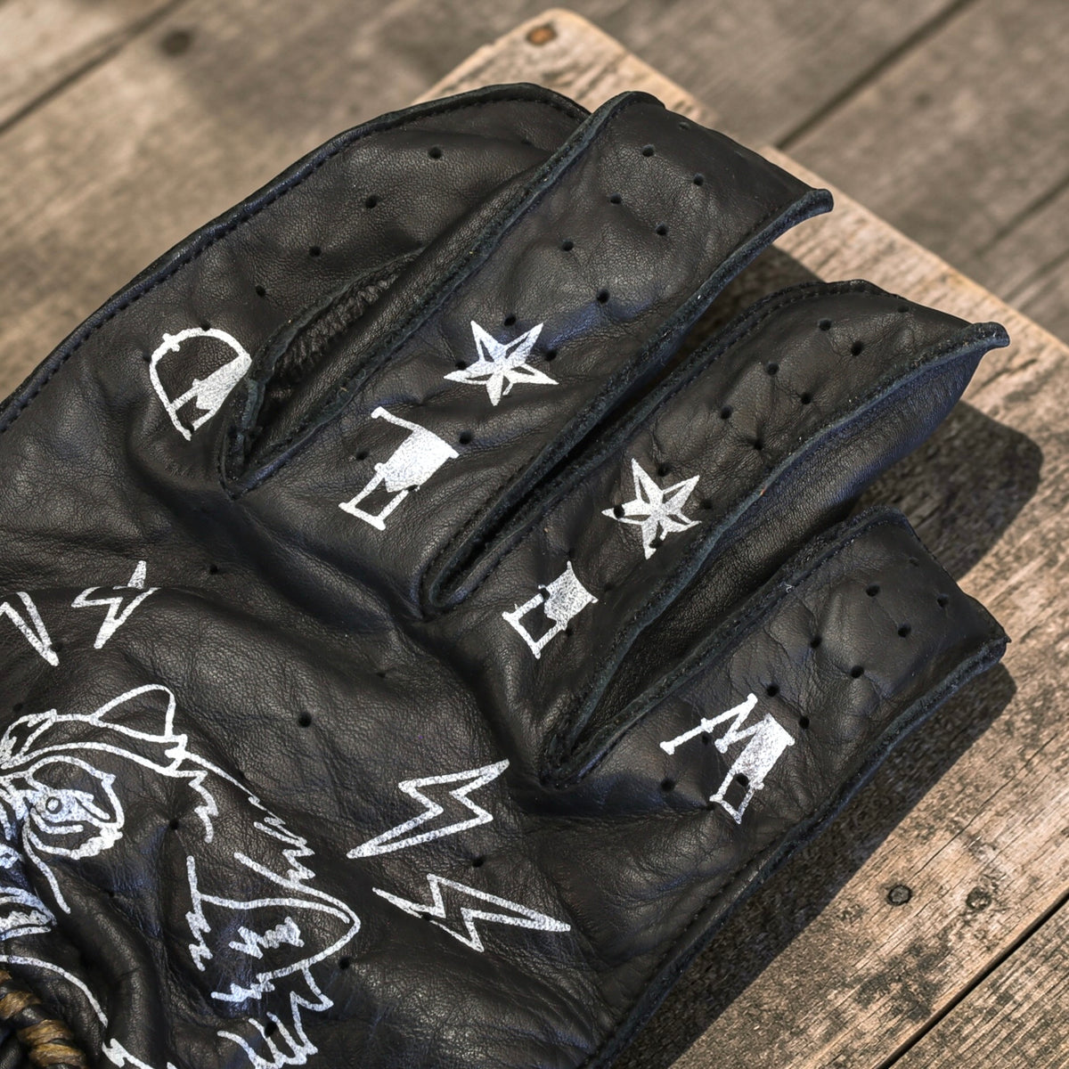 By City バイシティ レザーグローブ "Second Skin Tattoo Gloves" 【ブラック】