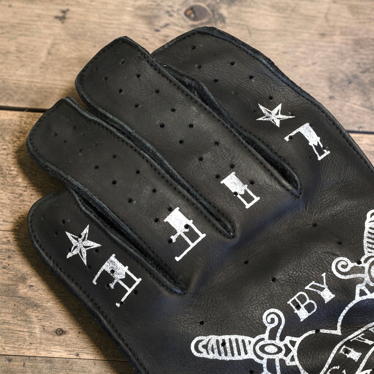 By City バイシティ レザーグローブ "Second Skin Tattoo Gloves" 【ブラック】