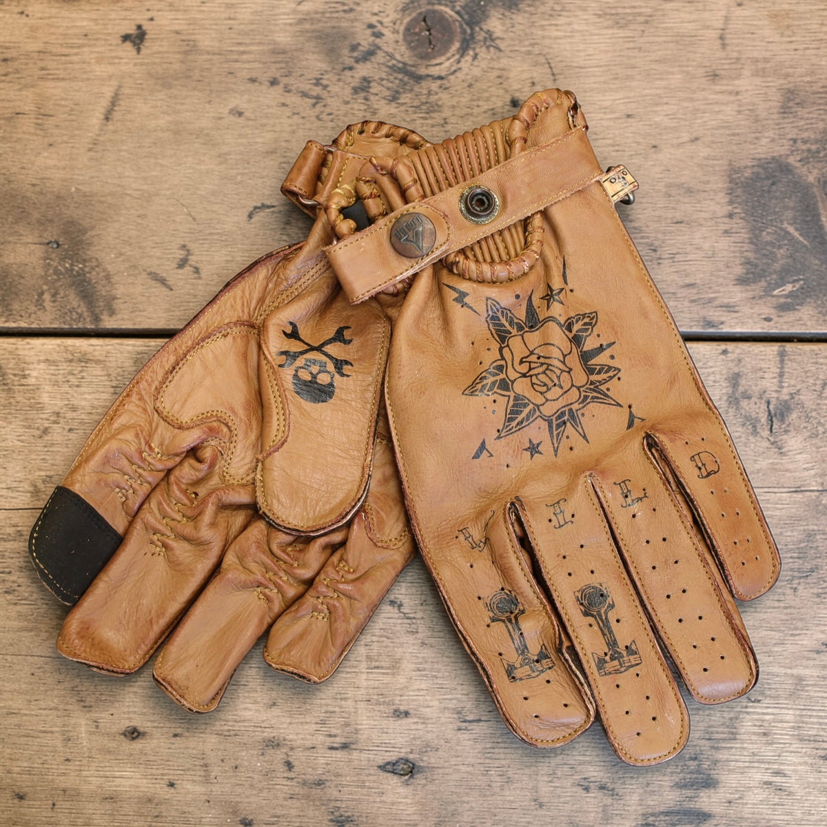 By City バイシティ レザーグローブ "Second Skin Tattoo Gloves" 【ブラウン】