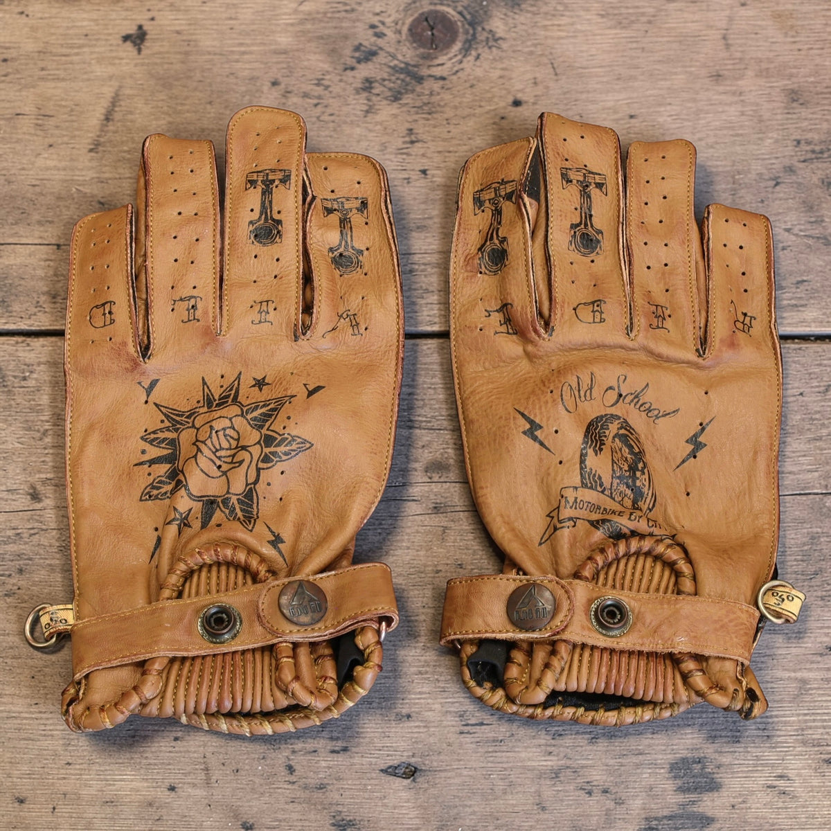 By City バイシティ レザーグローブ "Second Skin Tattoo Gloves" 【ブラウン】