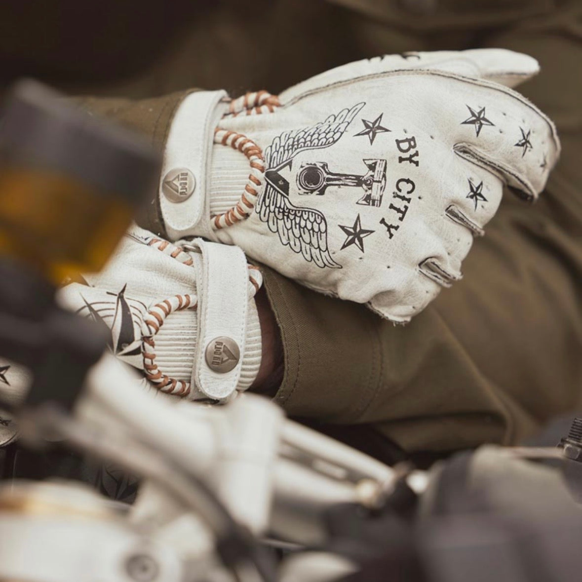 By City バイシティ レザーグローブ "Second Skin Tattoo Gloves" 【ホワイト】