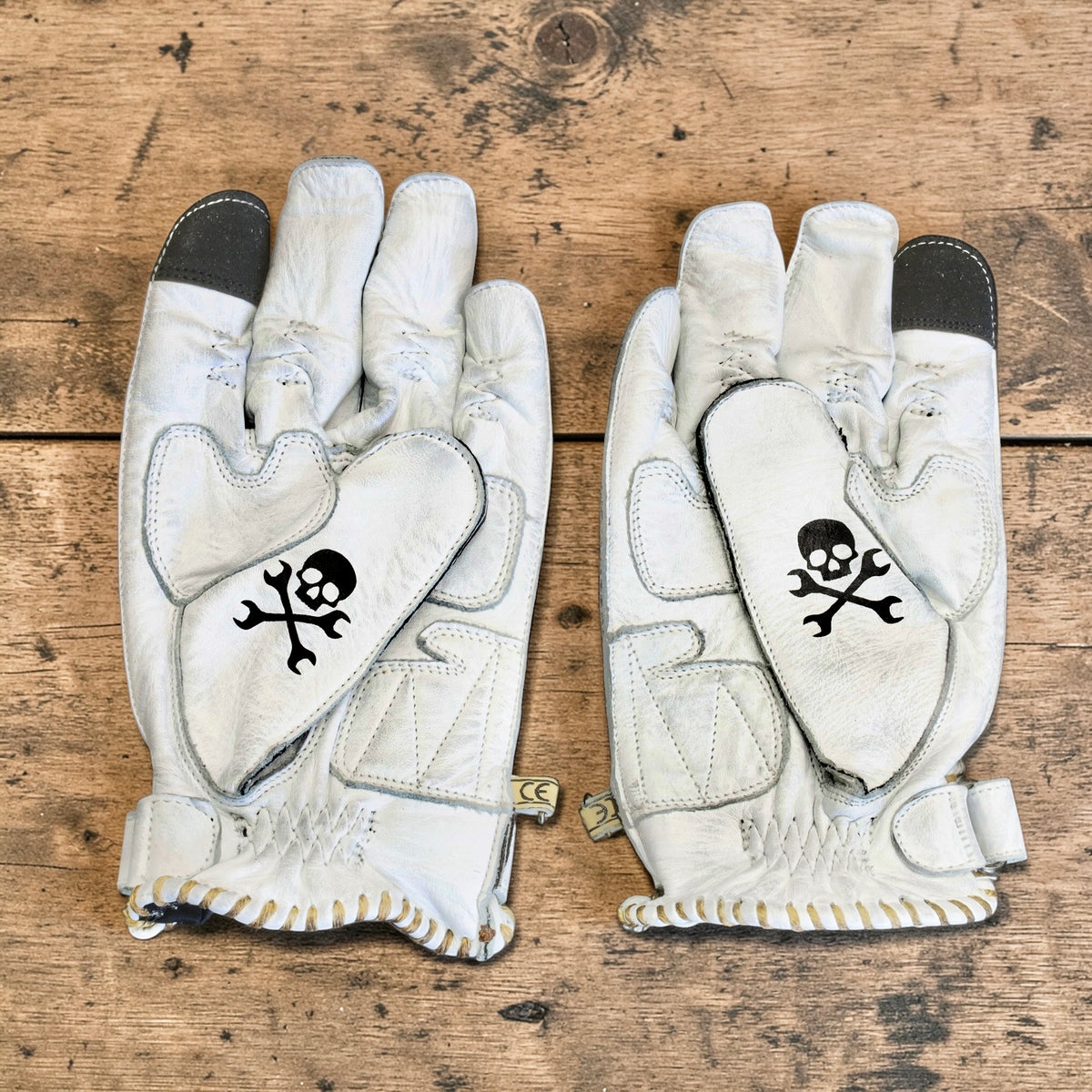By City バイシティ レザーグローブ "Second Skin Tattoo Gloves" 【ホワイト】