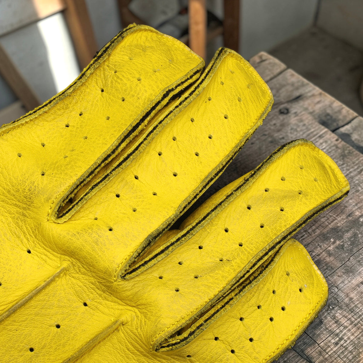 By City バイシティ レザーグローブ "Second Skin Gloves" 【イエロー】