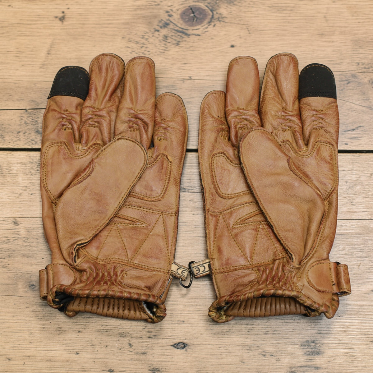 By City バイシティ レザーグローブ "Second Skin Gloves" 【ベージュ】