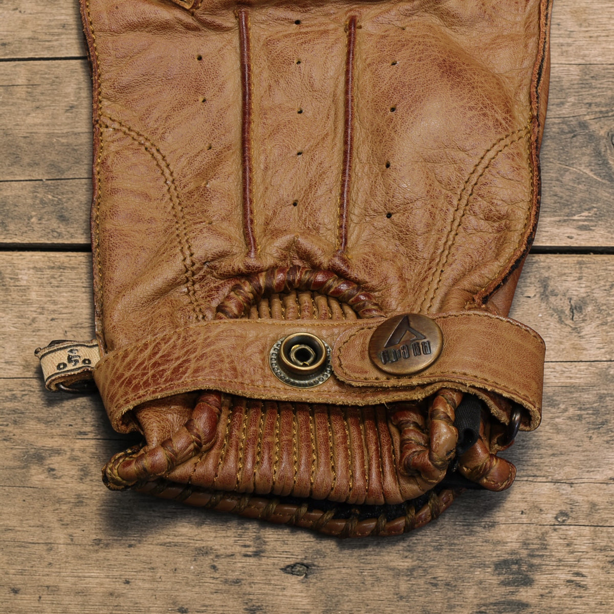 By City バイシティ レザーグローブ "Second Skin Gloves" 【ベージュ】