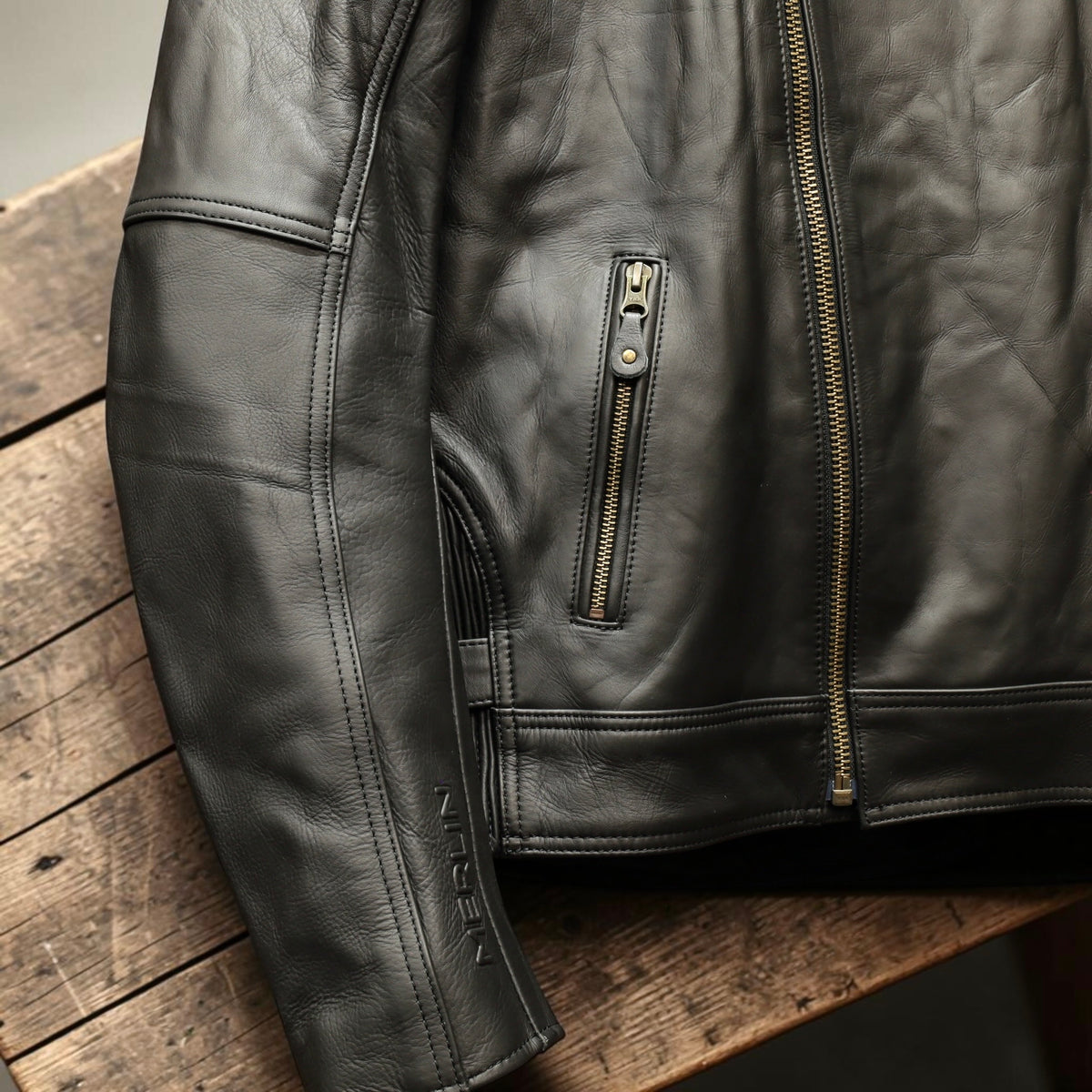 MERLIN マーリン レザージャケット "CHESTER CAFE D3O LEATHER JACKET" 【ブラック】ワックス加工牛革