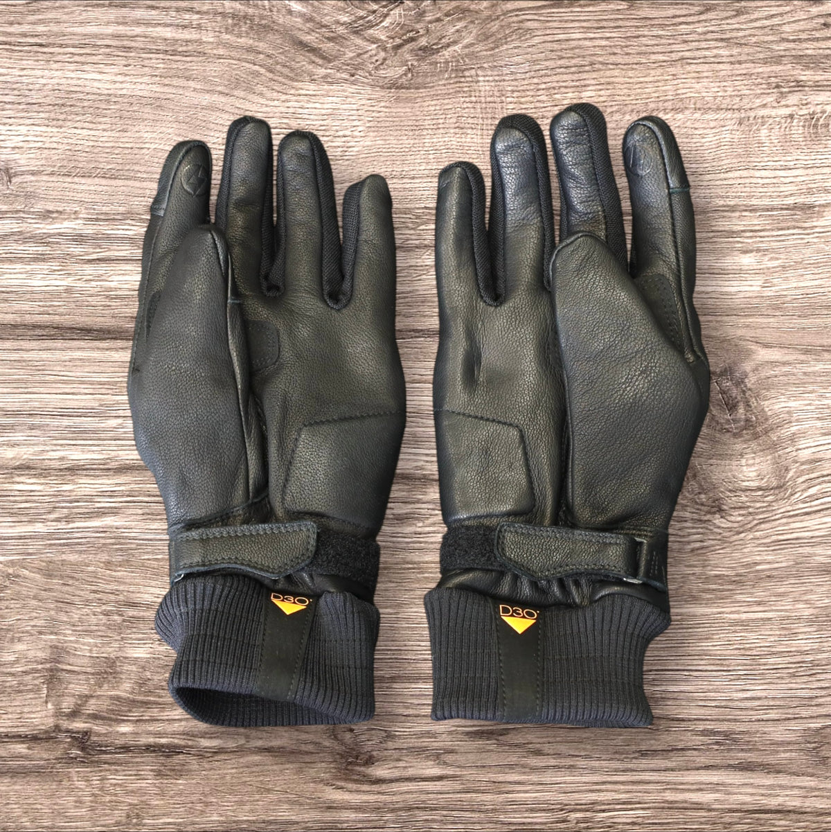秋冬向け 防水レザーグローブ "Nelson D3O Hydro Glove" 【ブラック】
